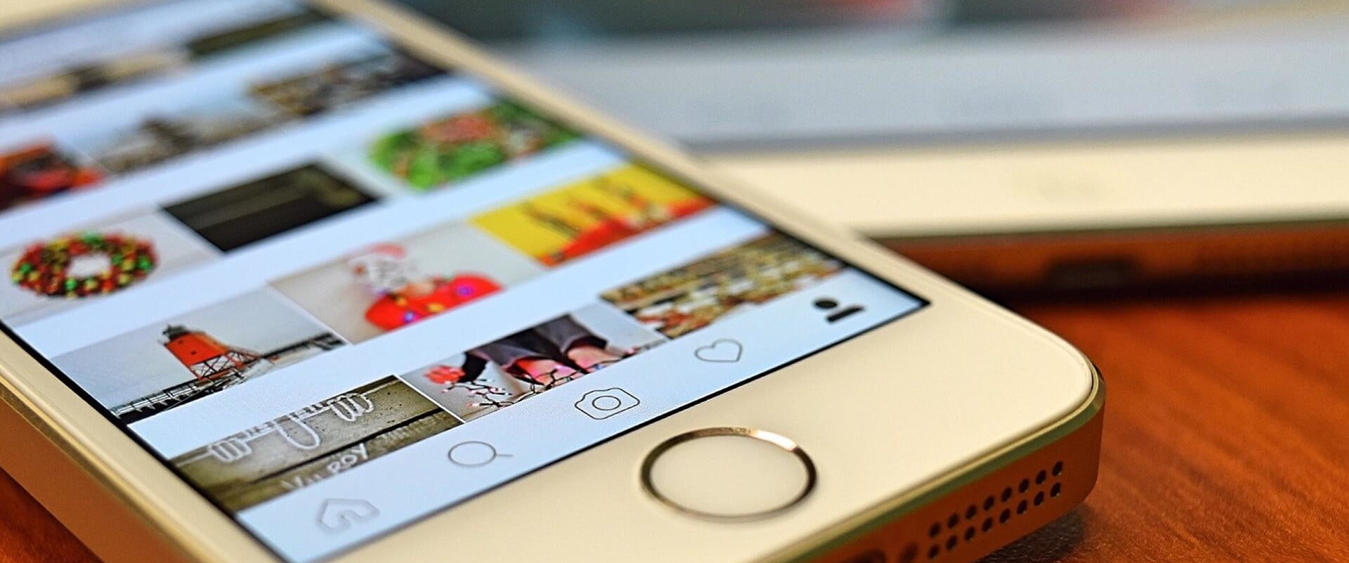 Use Instagram, Facebook and Twitter to interact with your followers on Halloween