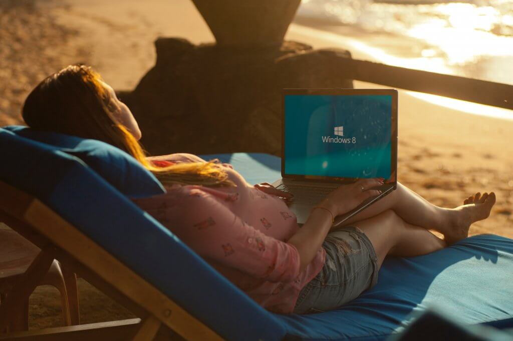 Digital-Nomadism-Misconception-Working-From-Beach