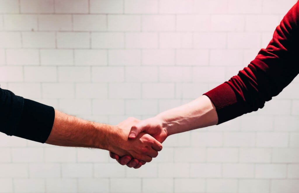 Men_shaking_hands